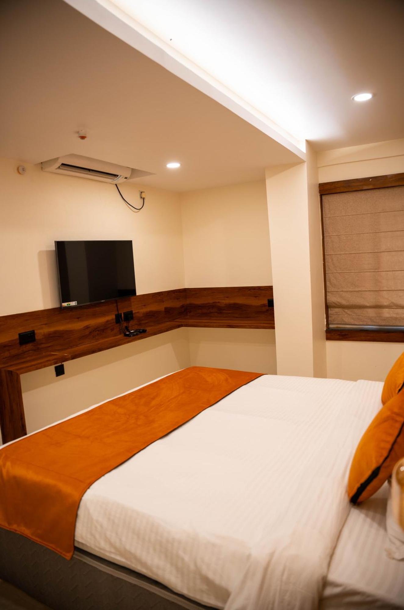 Hotel Orange Μπουμπάνεσβαρ Εξωτερικό φωτογραφία