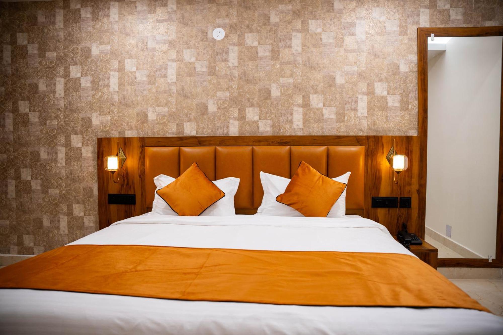 Hotel Orange Μπουμπάνεσβαρ Εξωτερικό φωτογραφία